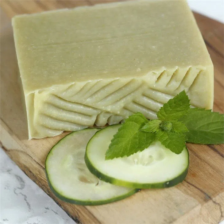 Sapone alla menta piperita con etichetta privata