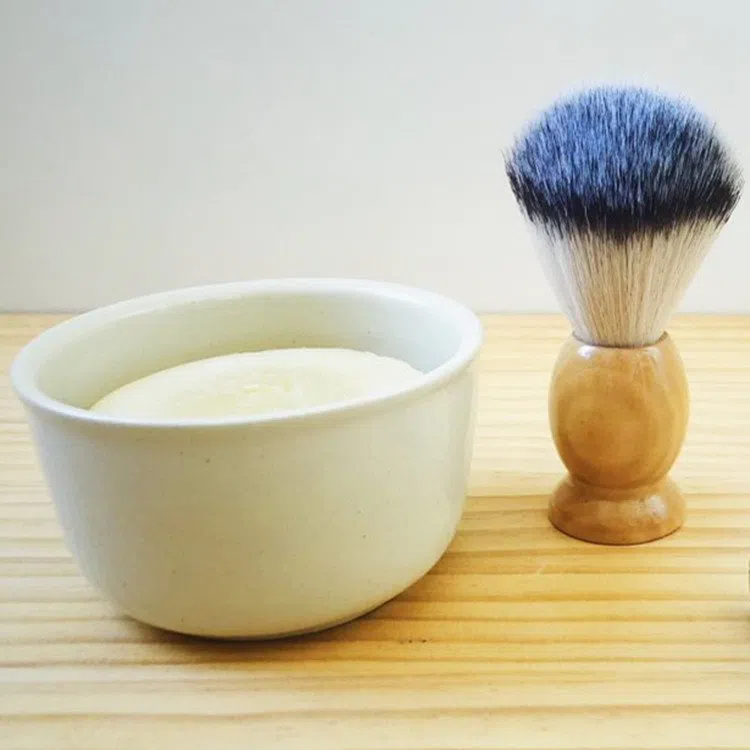 Sapone da barba con etichetta privata