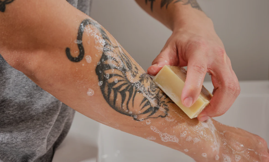 Quale sapone non usare su un nuovo tatuaggio